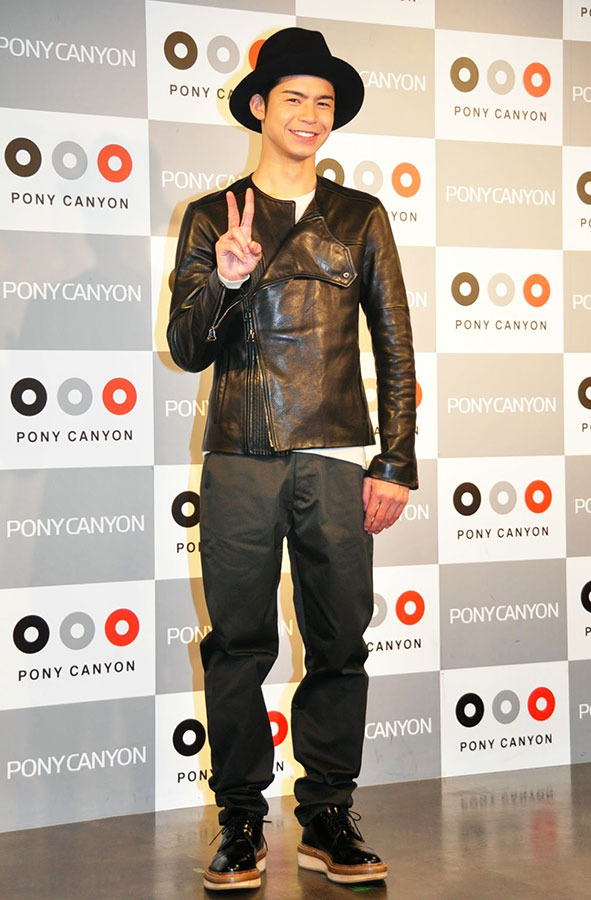 照れ笑を浮かべる、“てっちゃん”こと菅谷哲也／DVD「裸の時間～若き才能～ 俳優・菅谷哲也」発売記念トーク＆握手会