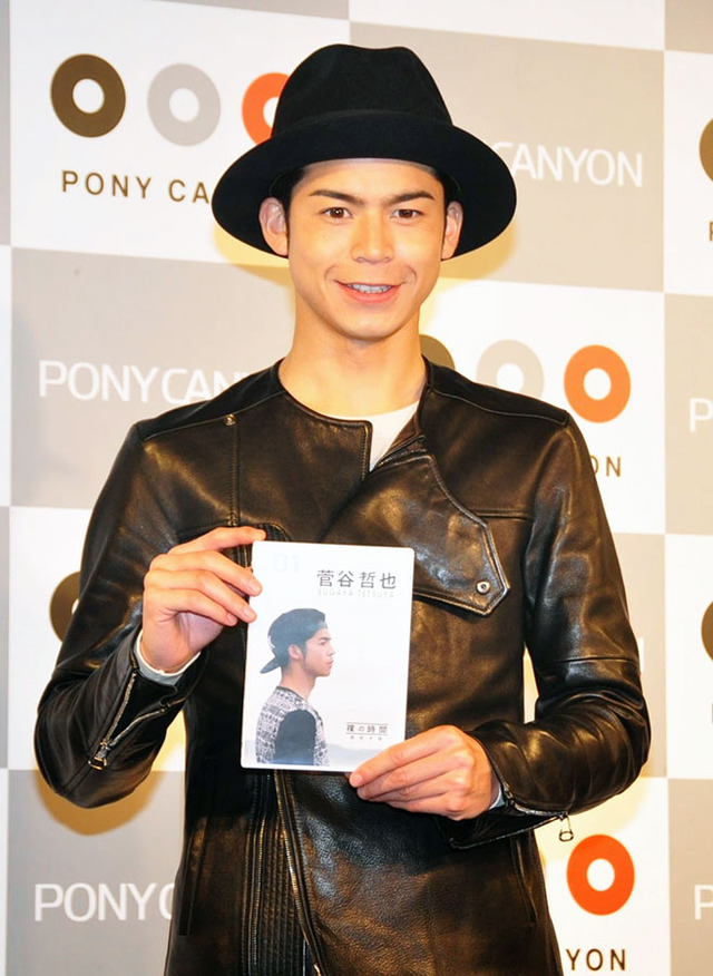 照れ笑を浮かべる、“てっちゃん”こと菅谷哲也／DVD「裸の時間～若き才能～ 俳優・菅谷哲也」発売記念トーク＆握手会