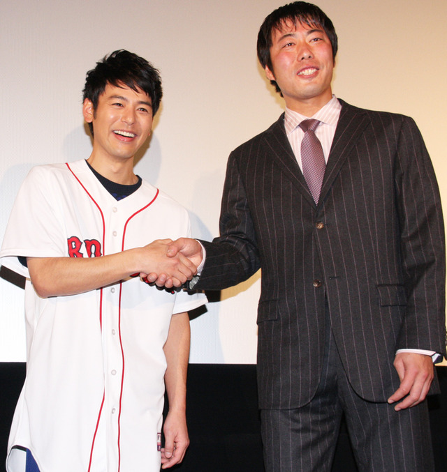 妻夫木聡＆「ボストン・レッドソックス」上原浩治選手／『バンクーバーの朝日』ティーチイン付き大ヒット御礼舞台挨拶