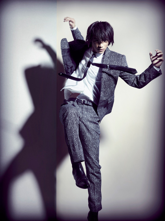 「L'UOMO VOGUE」誌面での福士蒼汰／ L'UOMO VOGUE / January 2015 IssuePhotographer: HIROHISA NAKANOStylist: TAKAFUMI KAWASAKI @ MILDHair&Make-up: MASA KAMEDA