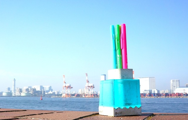 ペンスタンドが何気ない癒しの空間に。