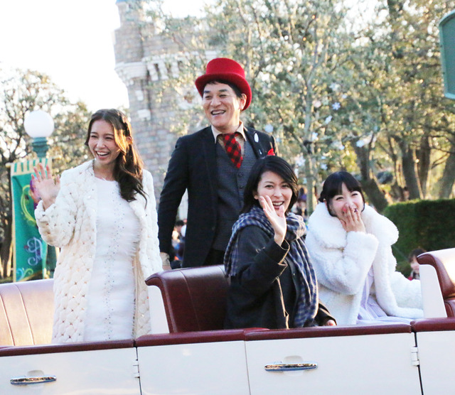 新イベント「アナとエルサのフローズンファンタジー」にサプライズ登場した、神田沙也加＆松たか子＆ピエール瀧＆May J. in 東京ディズニーランド