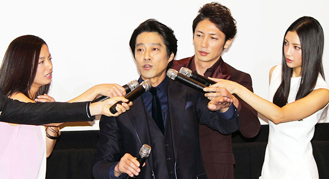 堤真一＆尾野真千子＆玉木宏＆菜々緒／『神様はバリにいる』初日舞台挨拶