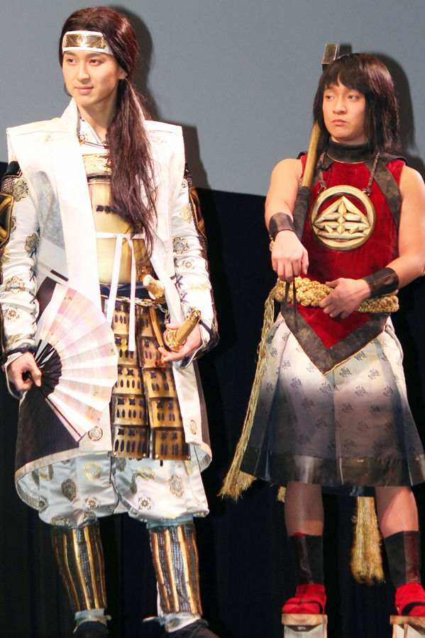 松田翔太（桃太郎）×濱田岳（金太郎）／au発表会 2015 Spring