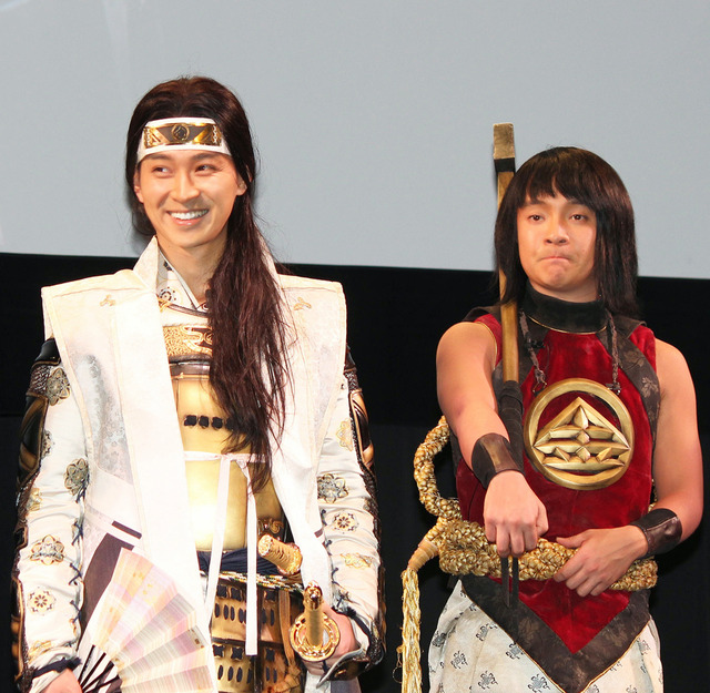 松田翔太（桃太郎）×濱田岳（金太郎）／au発表会 2015 Spring