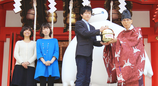 ベイマックス＆本城雄太郎（ヒロ役）＆浅野真澄（ゴーゴー役）＆山根舞（ハニー・レモン役）／『ベイマックス』大ヒット御礼＆第87回アカデミー賞「長編アニメ賞」受賞祈願