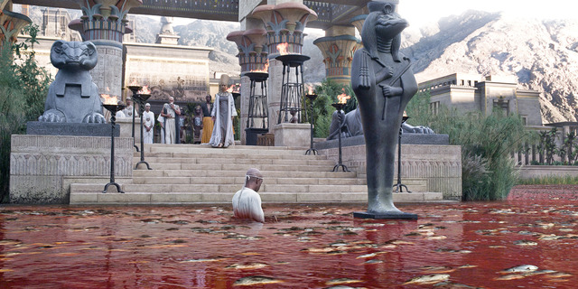 血に染まるナイル川／『エクソダス：神と王』　-(C) 2014 Twentieth Century Fox Film Corporation All Rights Reserved.