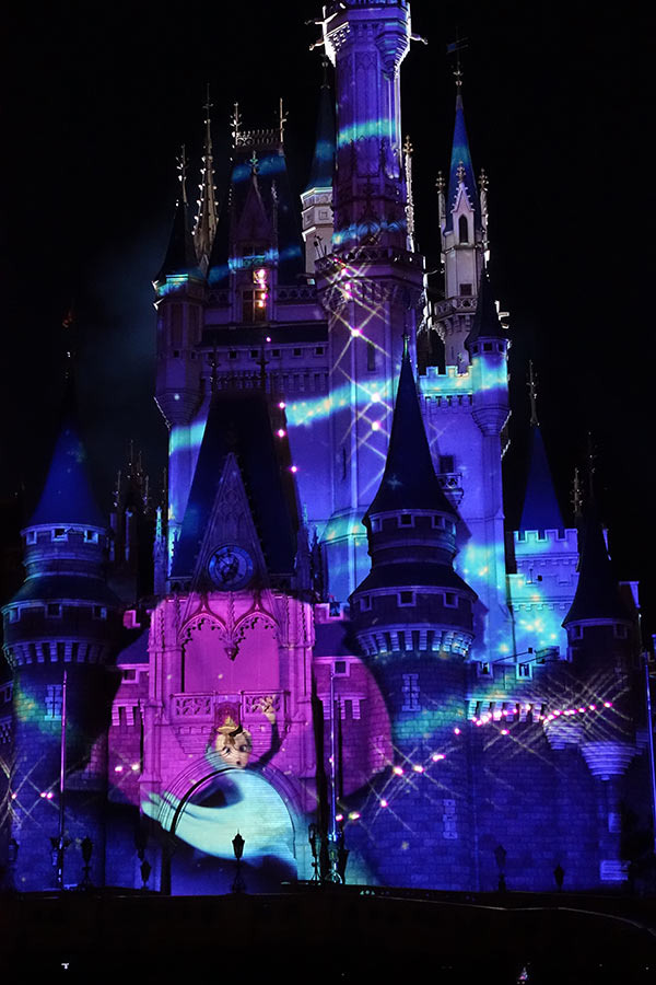 「Let It Go」を歌うエルサ／「ワンス・アポン・ア・タイム」の“スペシャルウィンターエディション”