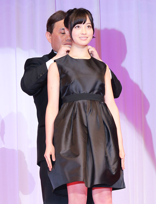 歴代“最年少”受賞を果たした、橋本環奈（Rev. from DVL）／第26回「日本ジュエリー・ベスト・ドレッサー賞」表彰式