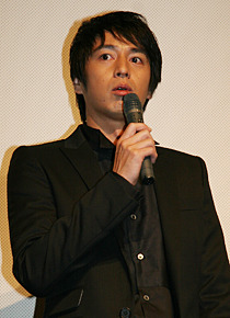 『天国はまだ遠く』舞台挨拶にて徳井義実（チュートリアル）