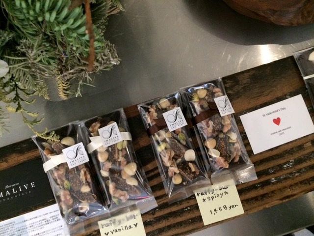 「シャリマ・ドゥ・ラ・テフテフ」が手づくりするローチョコレートは人気商品のひとつ。