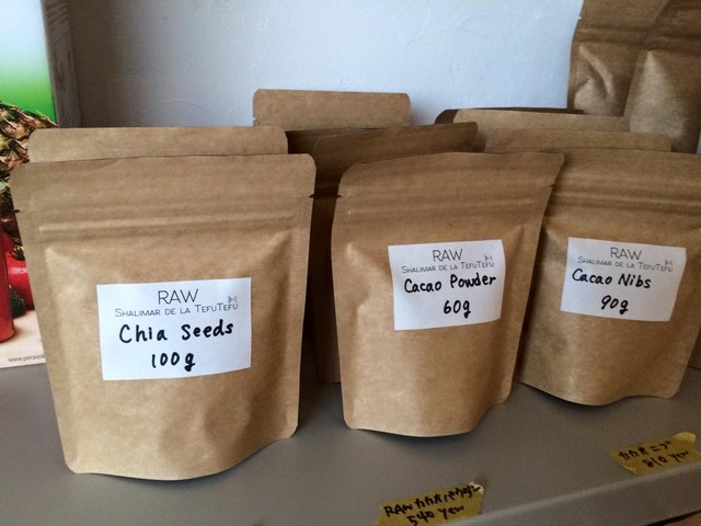 「シャリマ・ドゥ・ラ・テフテフ」がセレクトしたオーガニック食材、調味料なども販売されている。