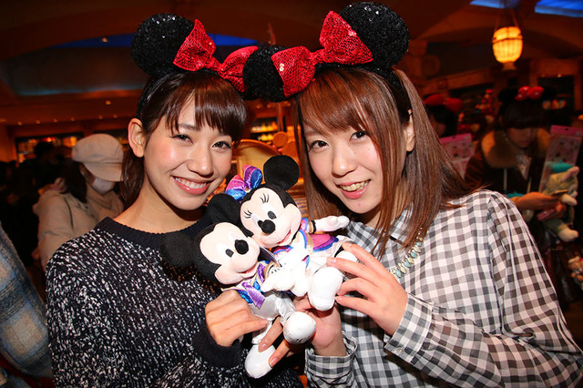 バレンタイン・ナイト2015」関連グッズを販売中／「エンポーリオ」in東京ディズニーシー