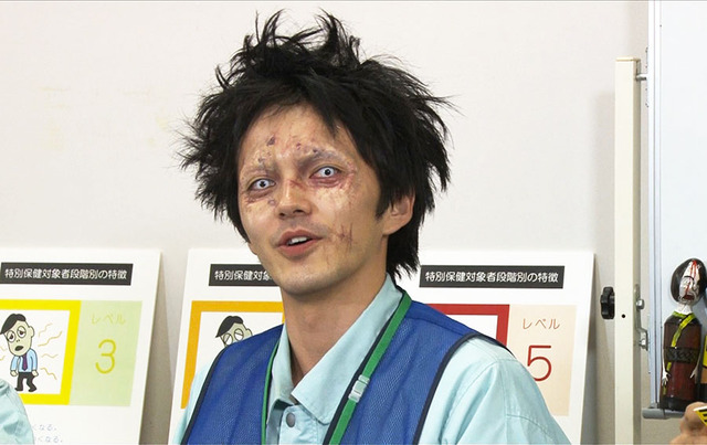 “ゾンビメイク”の林遣都／ドラマ「玉川区役所 OF THE DEAD」-(C)「玉川区役所 OF THE DEAD」製作委員会