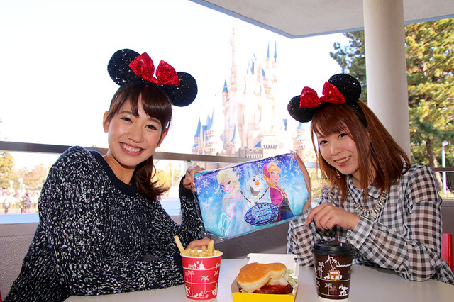 「ミッキーブレッドサンド（チーズ＆ビーフパティサンド）」／トゥモローランド・テラスin東京ディズニーランド