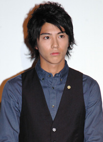 自身とは真逆（？）の成也を演じた賀来賢人。