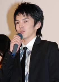 華麗なパンチを見せた林遣都。