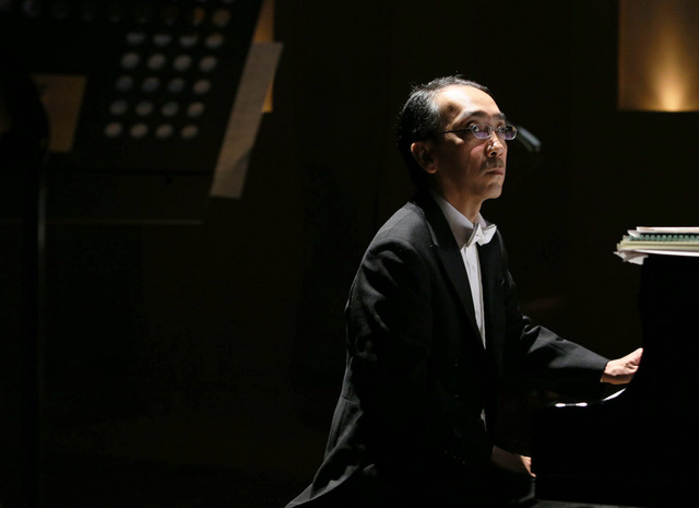 トークアプリ「755」で“大人の相談室”を開設する、新垣隆