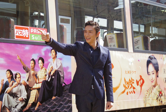 「花燃ゆ」ラッピング電車・出発式に出席した、伊勢谷友介（吉田松陰役）