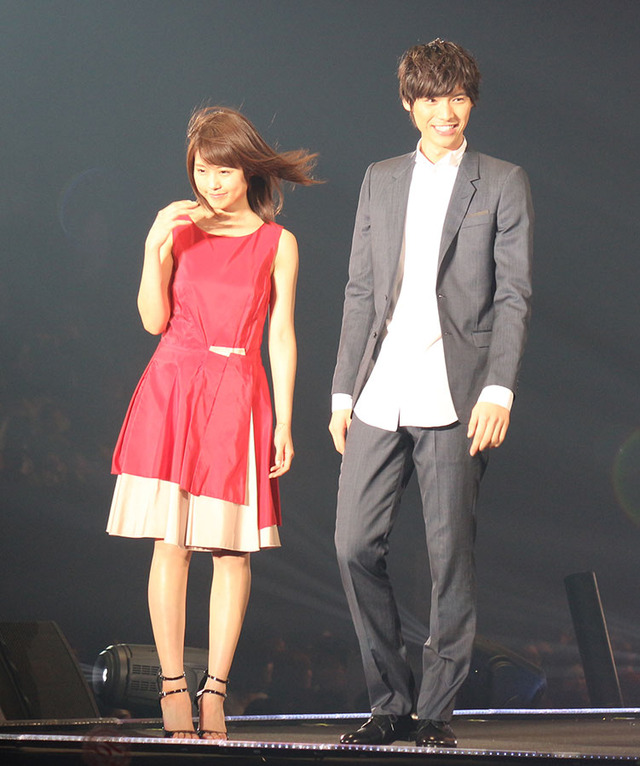 福士蒼汰＆有村架純／第20回東京ガールズコレクションS/S