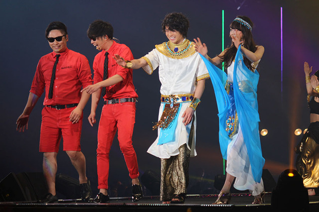 真剣佑＆8.6秒バズーカー＆松井愛莉／第20回 東京ガールズコレクション 2015　SPRING/SUMMER」