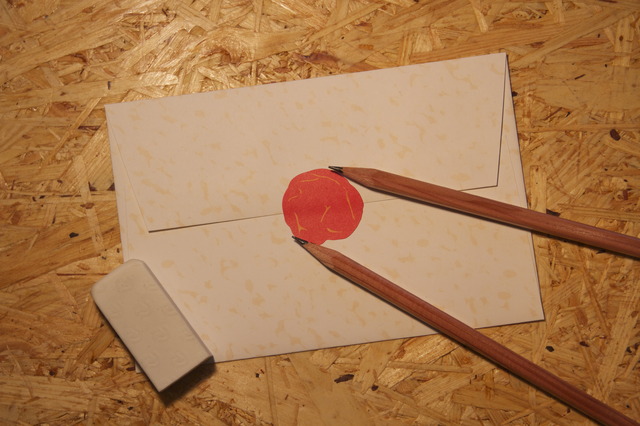 梅干しにまつわるグッズの販売も行われる。「日の丸弁当レターセット」648円。（鉛筆と消しごみは含まない。）