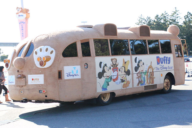 「ダッフィーバス」で記念撮影 in 東京ディズニーシー