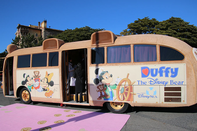 「ダッフィーバス」で記念撮影 in 東京ディズニーシー
