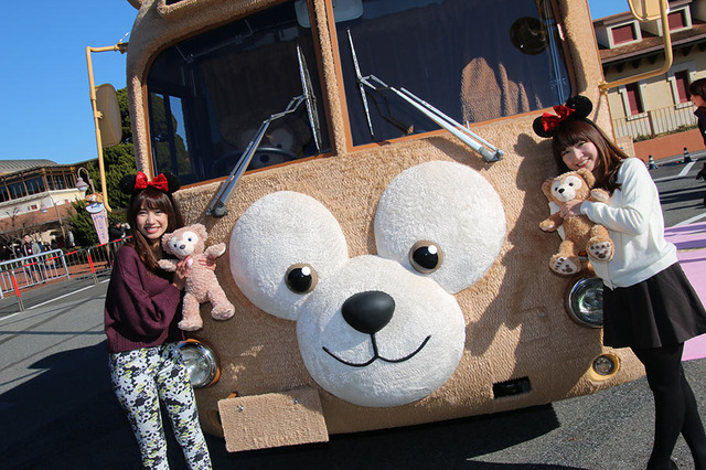 「ダッフィーバス」で記念撮影 in 東京ディズニーシー