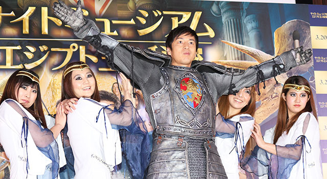 美女に囲まれご機嫌なチュートリアル・徳井義実