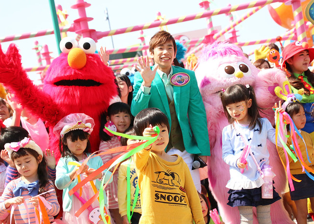 笑顔で登場した織田信成／新「ユニバーサル・ワンダーランド」オープンイベント in USJ