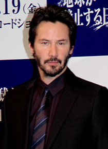 劇中とは打って変わってご機嫌のキアヌ。