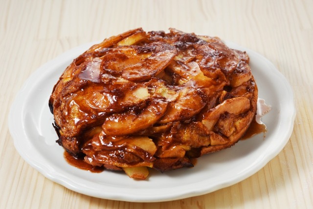 「ダッチベイビー」と同じくジャージー生地にりんごを包んで焼き上げた「アップルパンケーキ」。たっぷりのリンゴとシナモンが絶妙。家庭的なやさしさを味わえる一品。