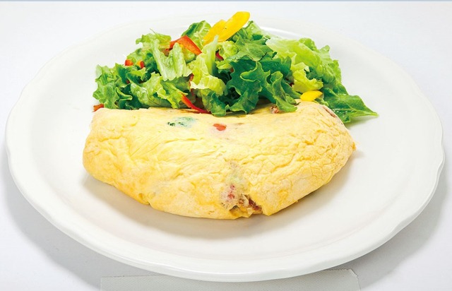 「チーズオムレツ」は、ランチにおすすめの一品。