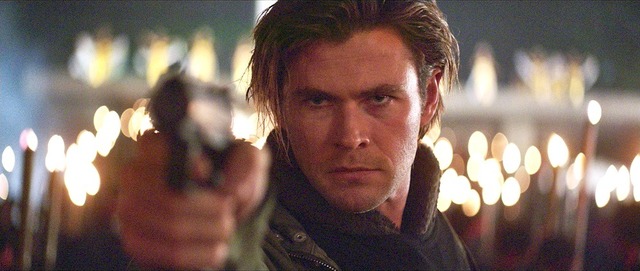 マッチョすぎて心配？クリス・ヘムズワース／『ブラックハット』-(C) Universal Pictures