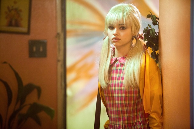 ブロンド・ツインテール…インディアン・アイズリー／『カイト/KITE』 -(C) 2013 Videovision Entertainment, Ltd., Distant Horizon, Ltd. & Detalle Films All rights reserved