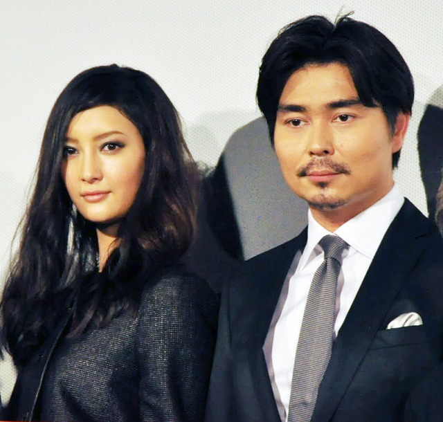 4月1日（エイプリル・フール）に交際開始を明かした、菜々緒＆小澤征悦