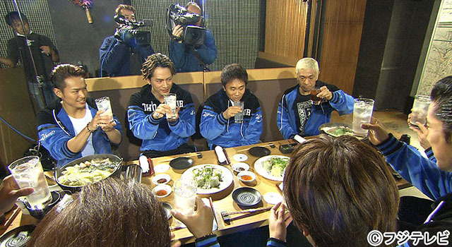 「三代目J Soul Brothers」と街歩きを楽しむ、浜田雅功＆松本人志