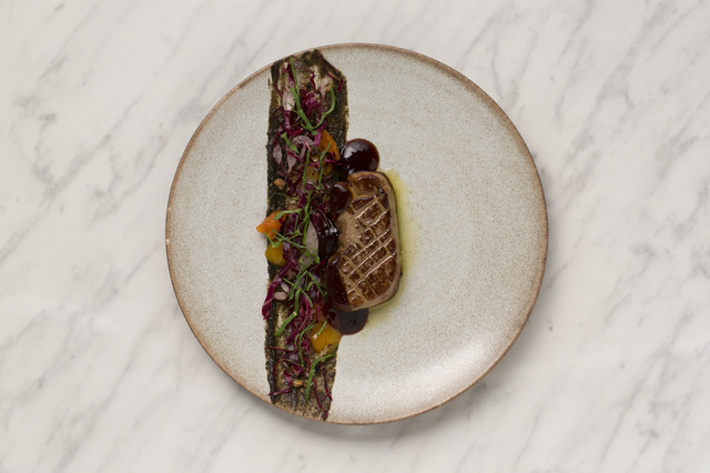 「アクアヴィット」特別コースメニュー「Two Starred Nordic Tasting」より、「フォアグラとエシャロットのビターマーマレード」。