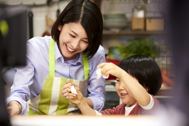 TV-CM・サッポロ一番 「ママにもごほうび」篇／「お手伝いしましょうか？」篇