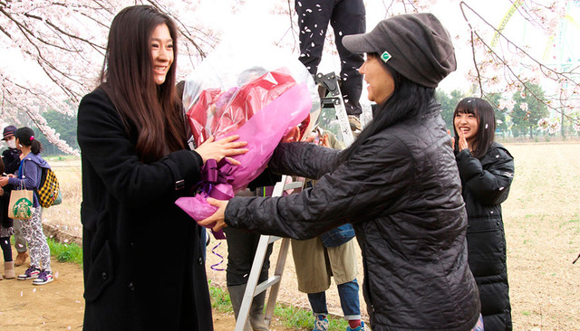 篠原涼子、佐藤嗣麻子監督／『アンフェア the end』オールクランクアップ - (C)2015 関西テレビ放送／フジテレビジョン／ジャパン・ミュージックエンターテインメント／東宝／共同テレビジョン