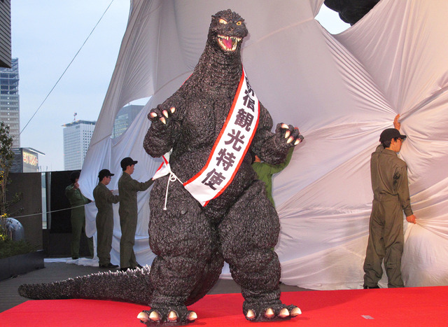 実物大“ゴジラヘッド”のお披露目点灯式　- TM&(C) TOHO CO., LTD.