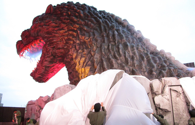 実物大“ゴジラヘッド”のお披露目点灯式　- TM&(C) TOHO CO., LTD.