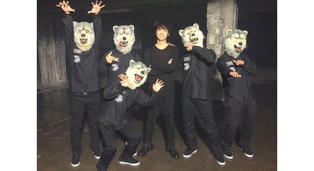 「Dive」のミュージックビデオで共演を果たした綾野剛と「MAN WITH A MISSION」