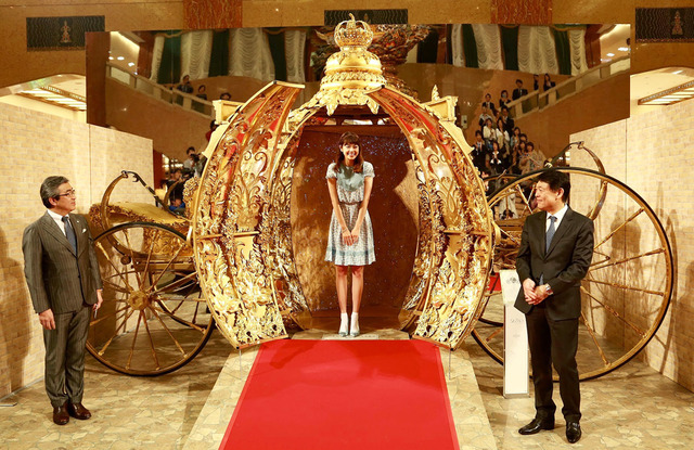 森星、中陽次氏、塚越隆行氏／『シンデレラ』エキシビジョンオープニングイベント