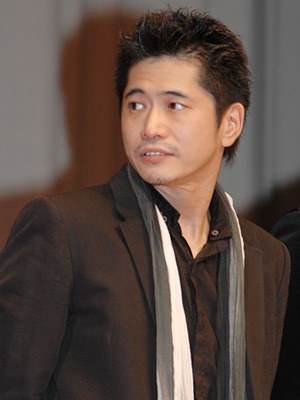 松山さんの“恩師”竹田を演じた萩原聖人