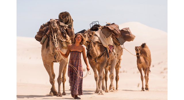 『奇跡の2000マイル』 - (C) 2013 SEE-SAW (TRACKS) HOLDINGS PTY LIMITED, A.P. FACILITIES PTY LIMITED, SCREEN AUSTRALIA, SOUTHAUSTRALIAN FILM CORPORATION, SCREEN NSW AND ADELAIDE FILM FESTIVAL