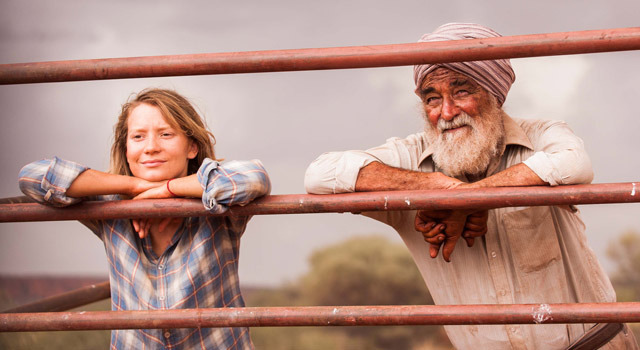 『奇跡の2000マイル』 - (C) 2013 SEE-SAW (TRACKS) HOLDINGS PTY LIMITED, A.P. FACILITIES PTY LIMITED, SCREEN AUSTRALIA, SOUTHAUSTRALIAN FILM CORPORATION, SCREEN NSW AND ADELAIDE FILM FESTIVAL