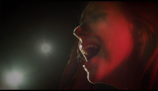 紀里谷和明が手がけた「毛皮反対プロジェクト」