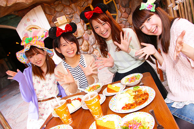 グランマ・サラのキッチンのテラス席で食事！